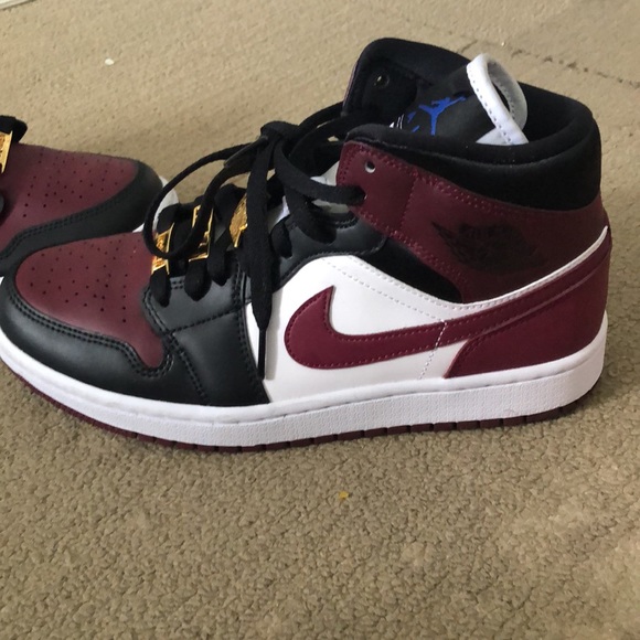 Jordan 1s Beetroot - Picture 2 of 4